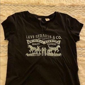 Levi’s Black T-shirt